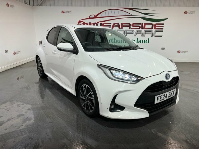 Toyota Yaris 1.5 Vvt-h Design Hatchback Hybrid E-cvt White