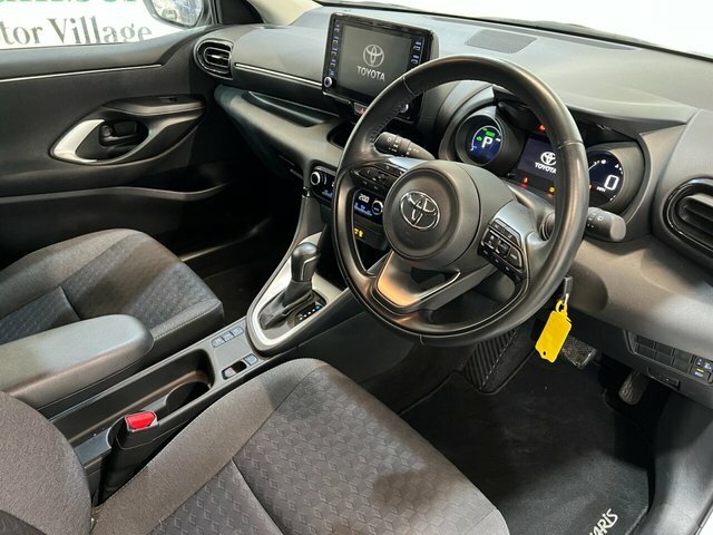 Toyota Yaris 1.5 Vvt-h Design Hatchback Hybrid E-cvt FE24ZKX White #5