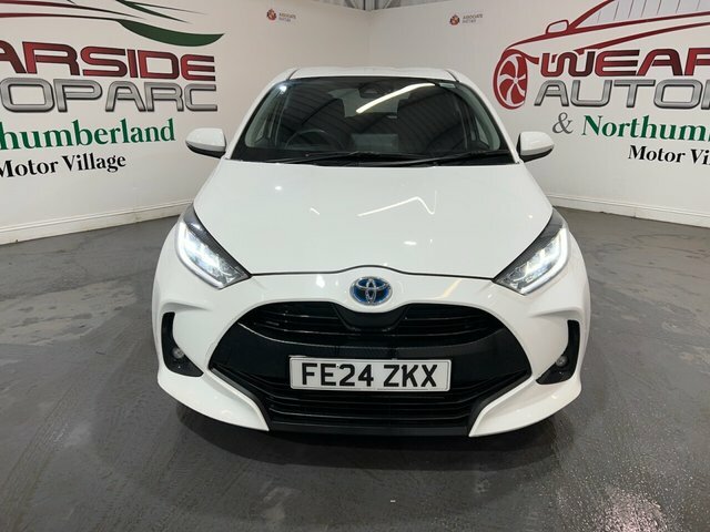 Toyota Yaris 1.5 Vvt-h Design Hatchback Hybrid E-cvt FE24ZKX White #2