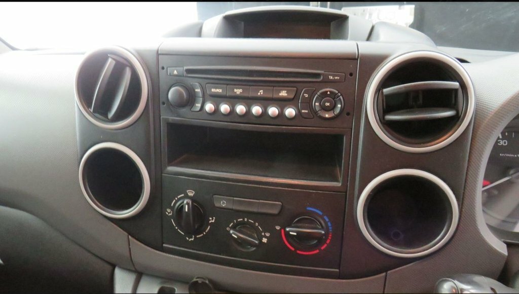 Peugeot Partner 1.6L Se LS68UPA White #3