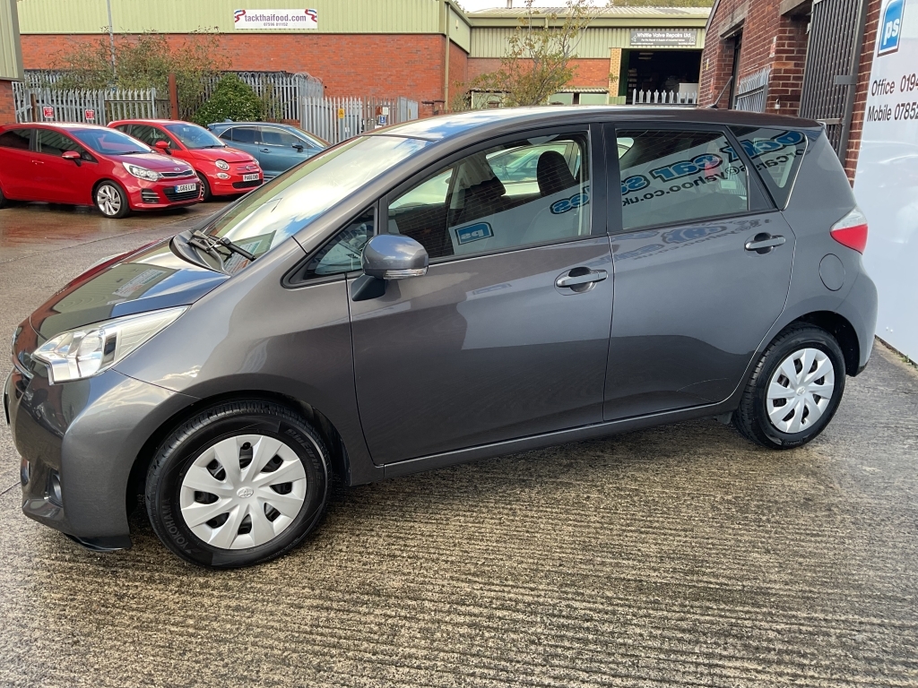 Toyota Verso-S 1.3L T Spirit Silver #3
