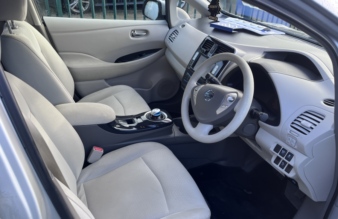Nissan Leaf Hatchback VE62LLN Brown #5