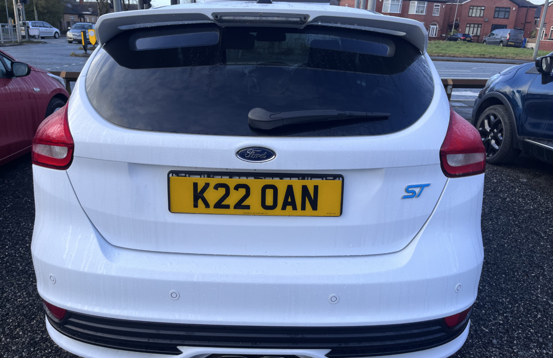 Ford Focus Hatchback  Black #3