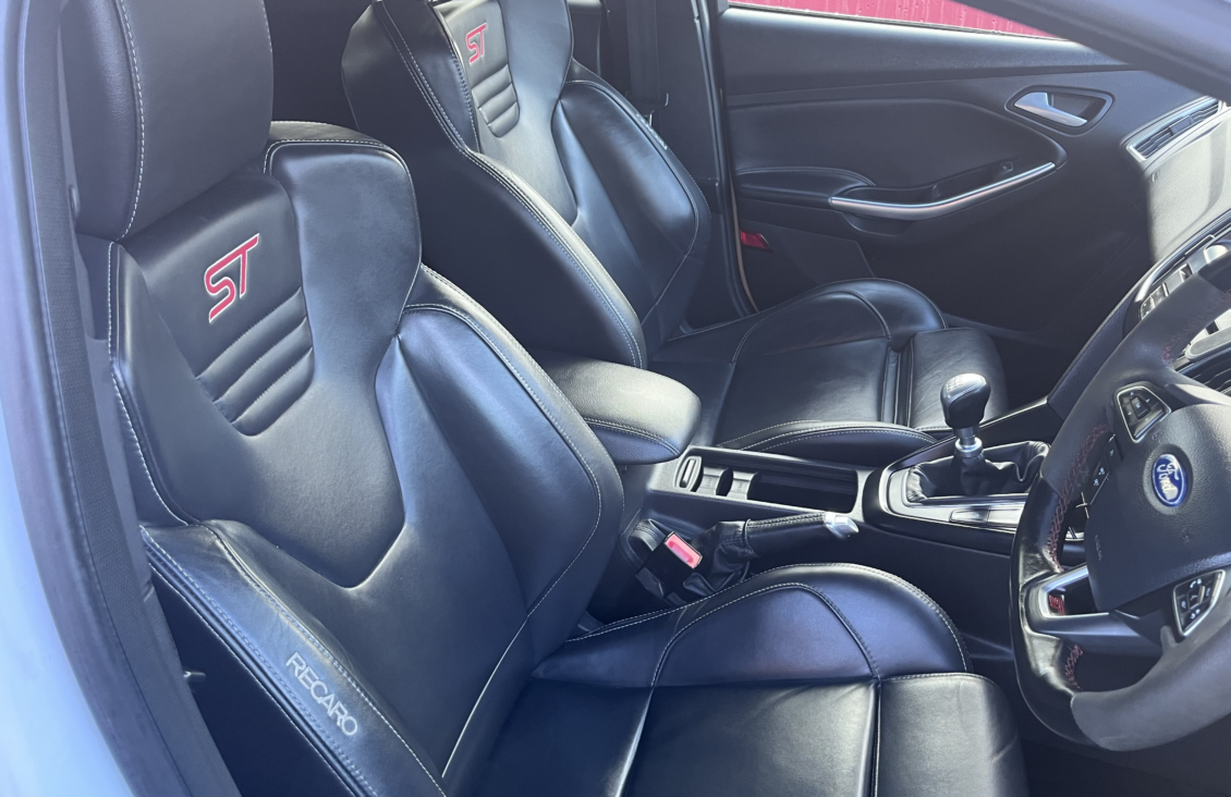 Ford Focus Hatchback  Black #6