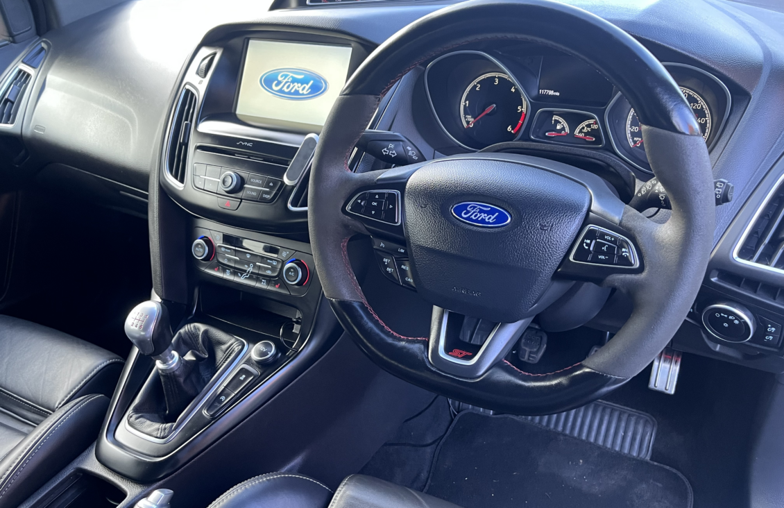 Ford Focus Hatchback  Black #5