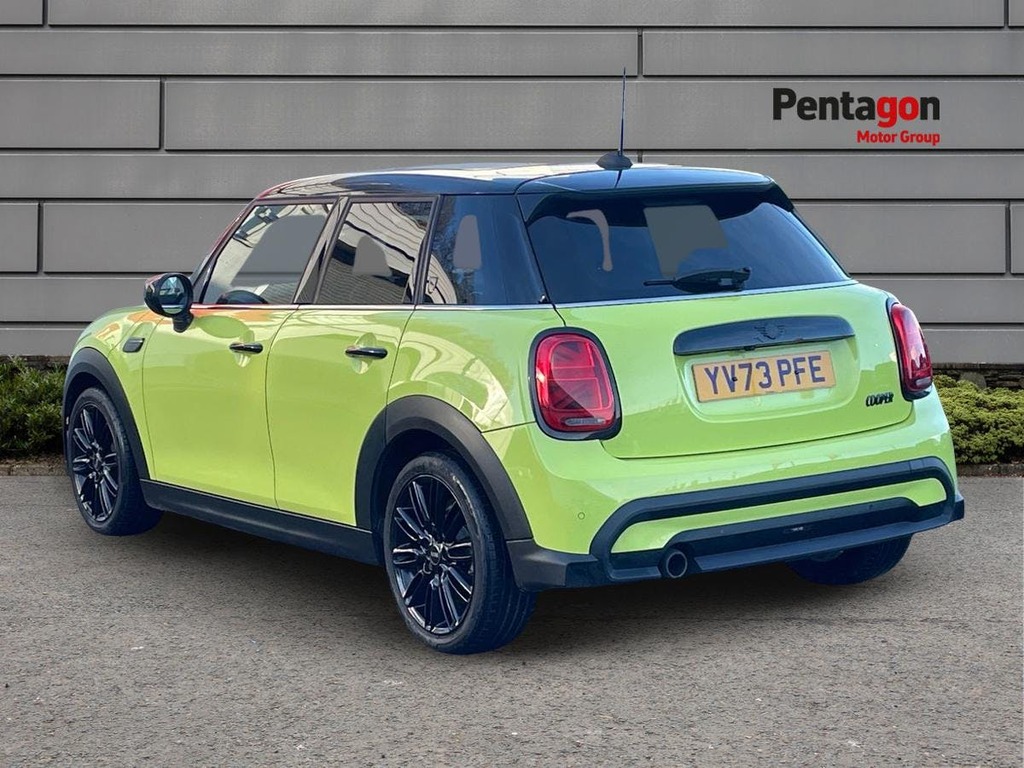 Mini Hatch 1.5 Cooper Exclusive Hatchback Steptron YV73PFE Yellow #2