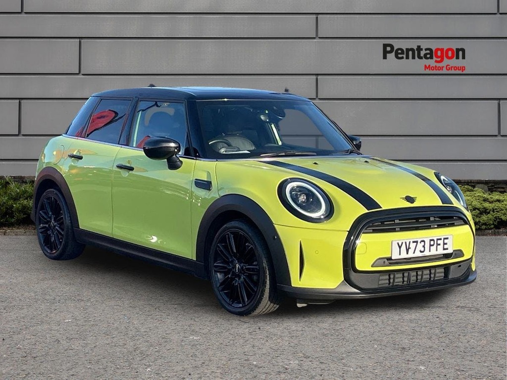 Mini Hatch 1.5 Cooper Exclusive Hatchback Steptron YV73PFE Yellow
