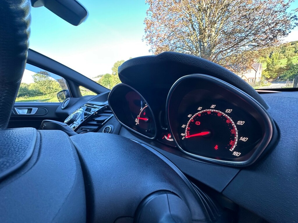 Ford Fiesta 1.6 Ecoboost St-3 Hatchback Orange #2