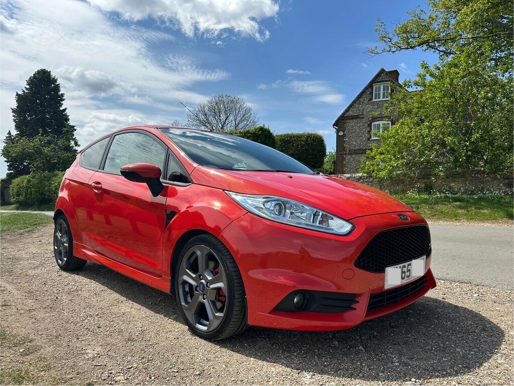 Ford Fiesta 1.6 Ecoboost St-3 Hatchback Orange