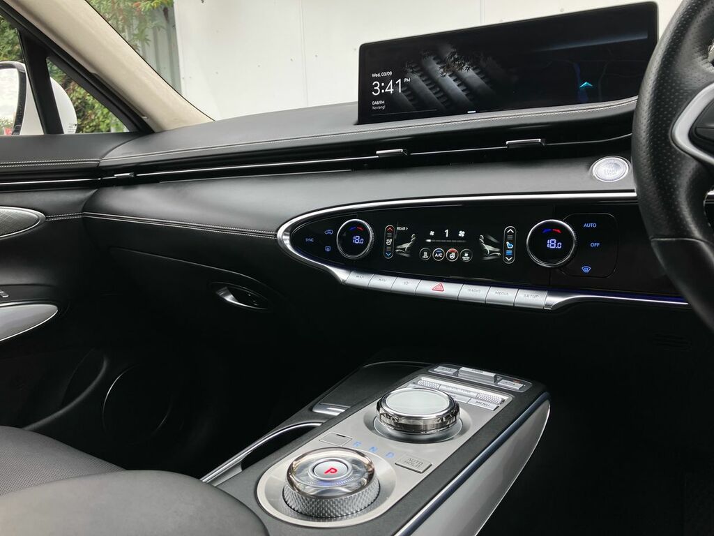 Genesis 77.4Kwh, Dual Motor Sport Suv Silver #17