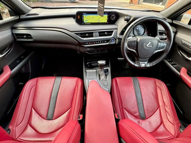 Lexus UX 2019 2.0 250H F Sport Suv Hybrid E-cvt MU54PNS White #3