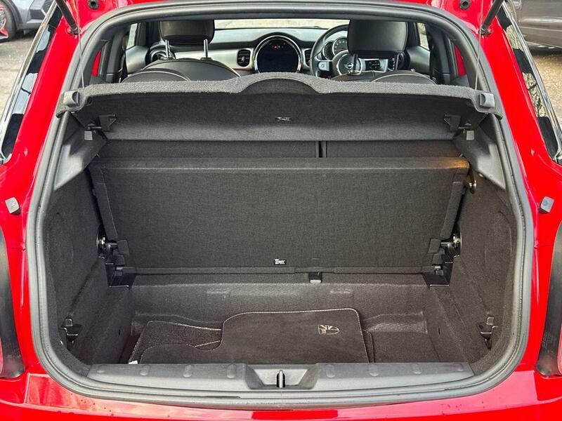 Mini Hatch 1.5 Cooper Exclusive Steptronic Euro 6 Ss YB72TXF Red #3