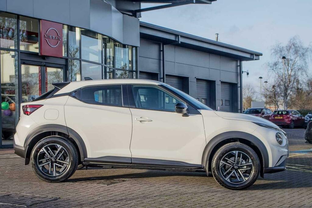 Nissan Juke 1.0 Dig-t N-connecta  White #4
