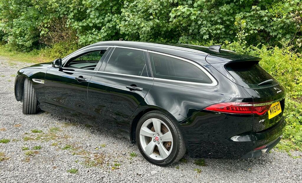 Jaguar XF Estate 2.0 T 250Portfolio Estatexenons-meridian- MV19RCO Black #3