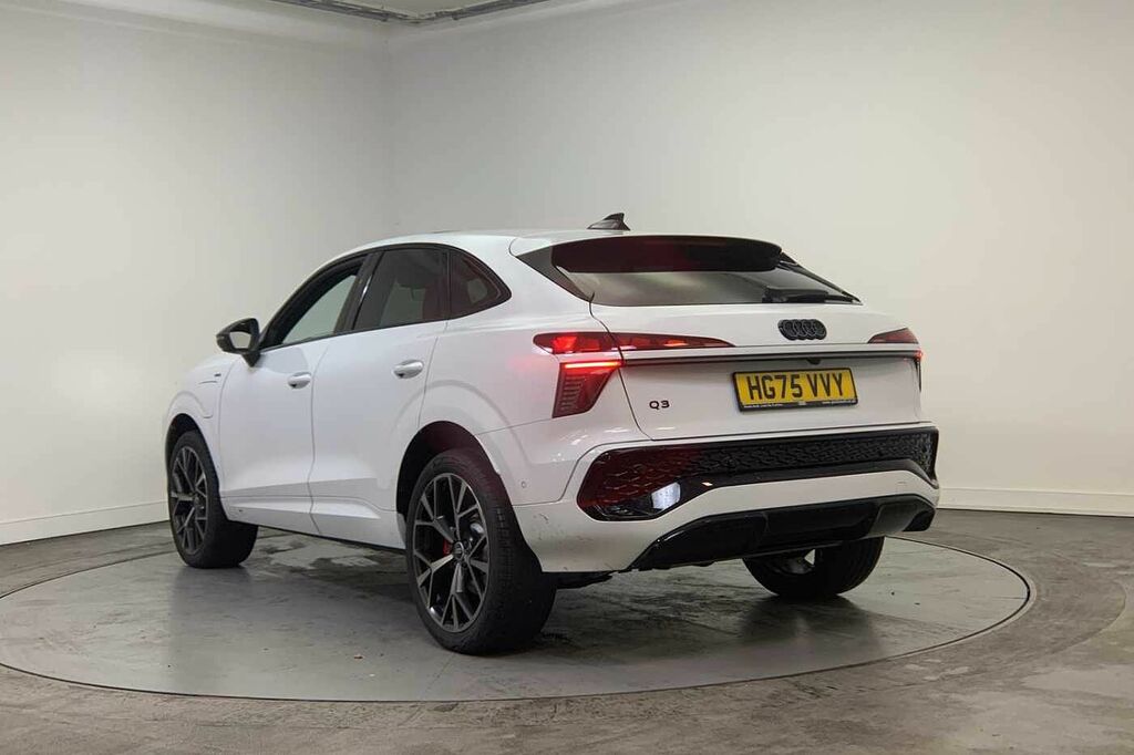 Audi Q3 Launch Edition Plus E-hybrid 272 Ps S Tronic - 202 HG75VVY White #3