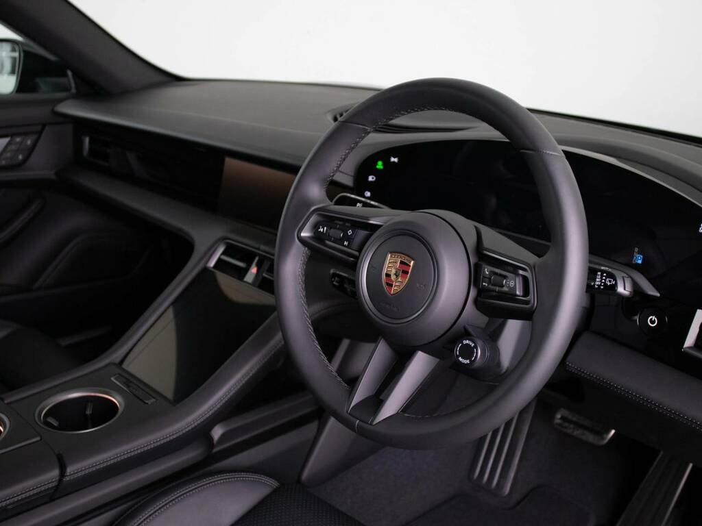 Porsche Taycan Sport Turismo Black