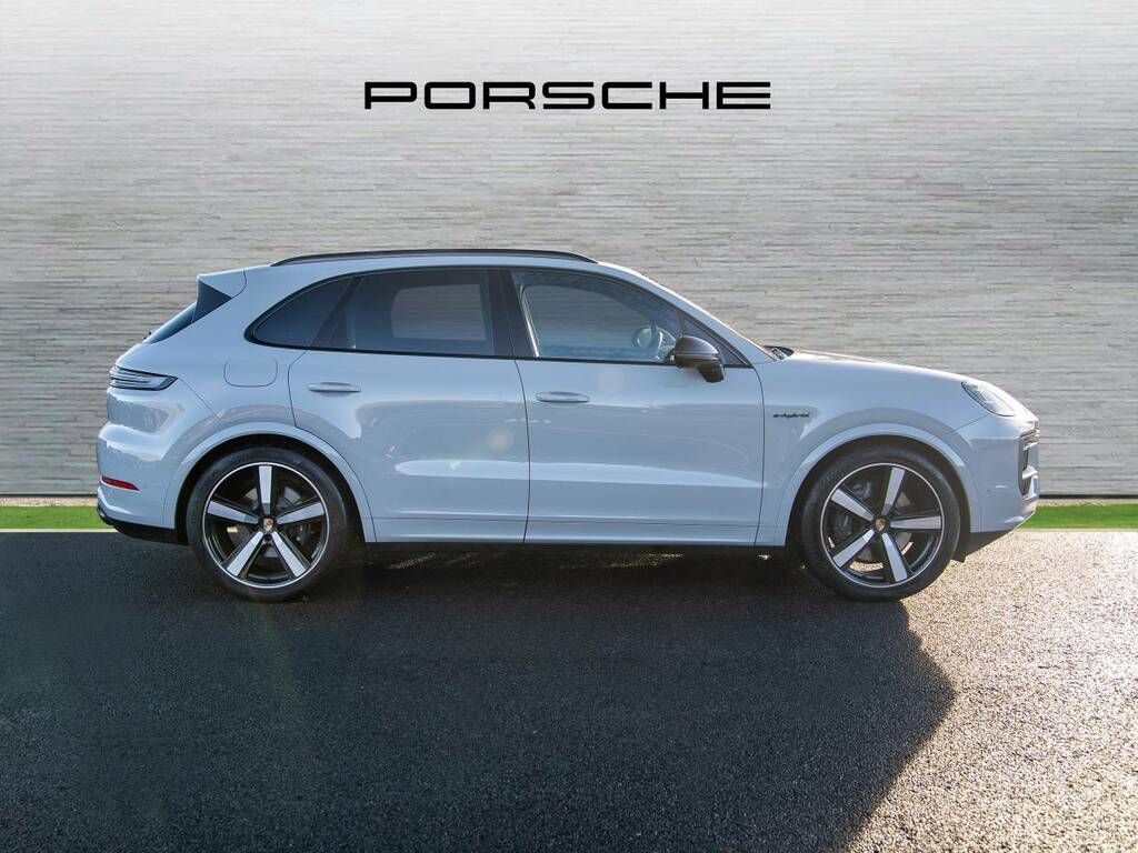 Porsche Cayenne E-hybrid Black Edition #2