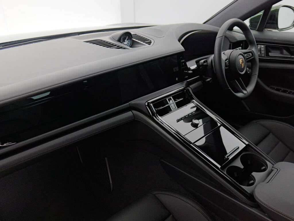 Porsche Panamera 4 Green #5