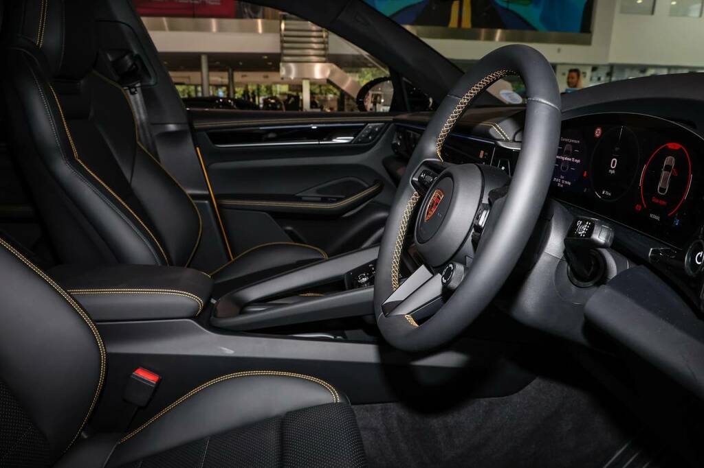 Porsche Macan 4S Electric Yellow #2