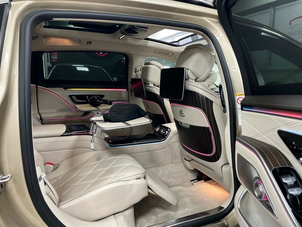 Mercedes-Benz S Class Saloon Black #2
