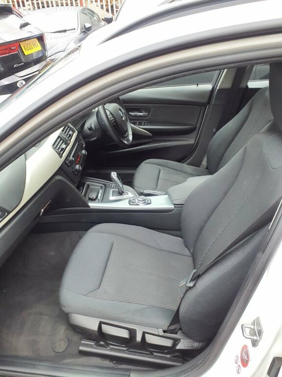 BMW 3 Series 2.0 318D Blueperformance Se Touring Aut GV15GZM White #4