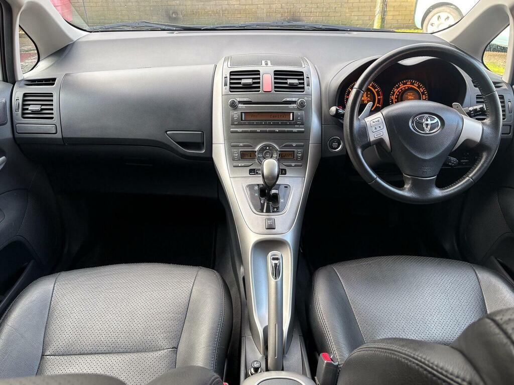 Toyota Auris Hatchback 1.6 T Spirit Multimode 200808 Silver #2