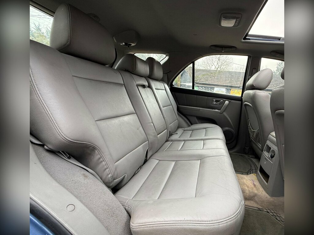 Kia Sorento Suv Black #17