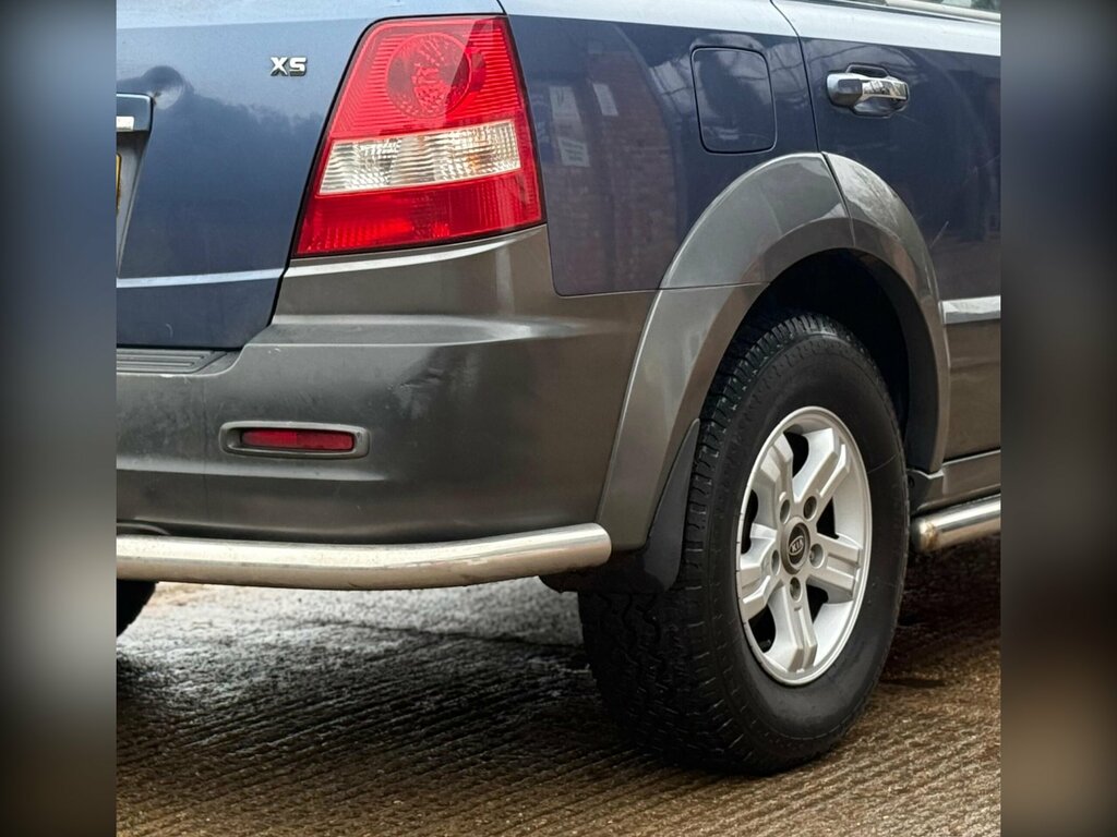 Kia Sorento Suv Black #30