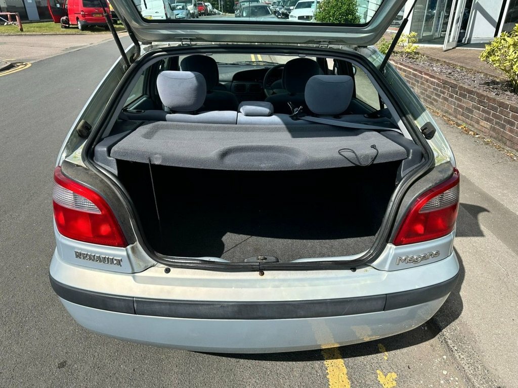 Renault Megane 1.6 16V Dynamique Silver #8