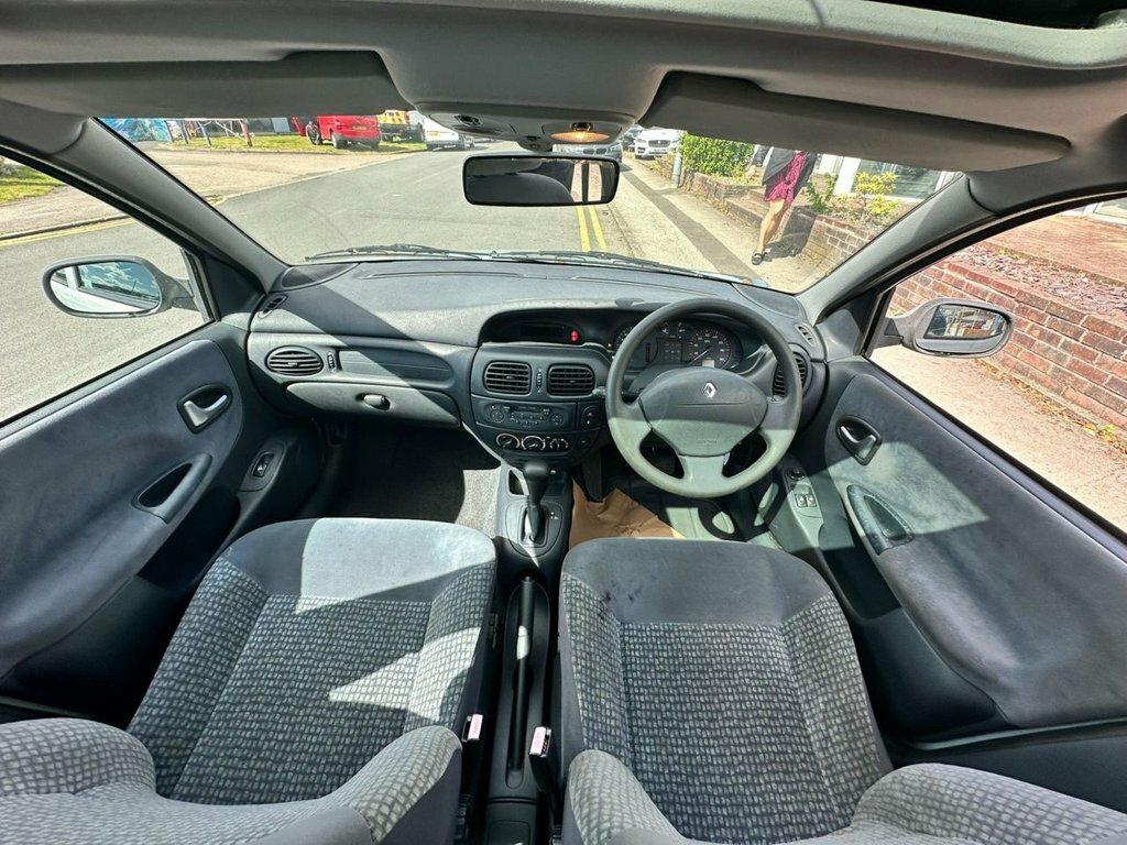 Renault Megane 1.6 16V Dynamique Silver #2