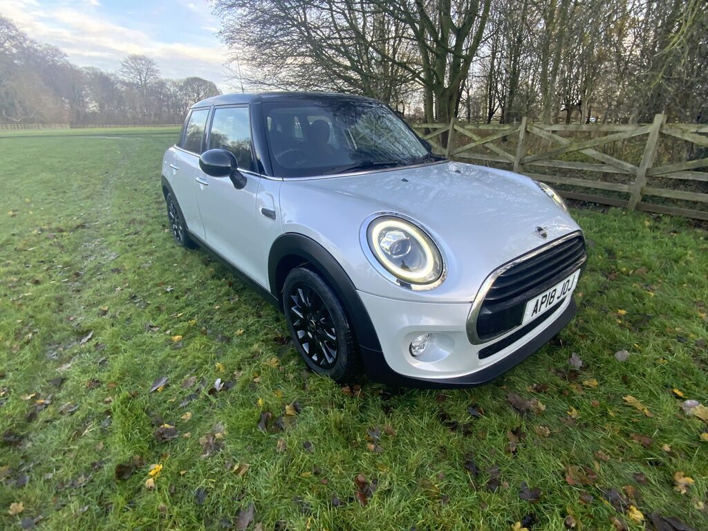 Mini Hatch 5dr Petrol Manual Hatchback AP18JOJ White #2