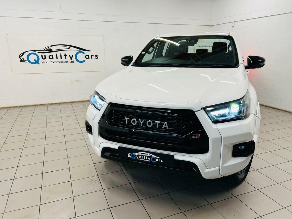 Toyota HILUX 2.8 D-4d Gr Sport Pickup Double Cab Aut White #2