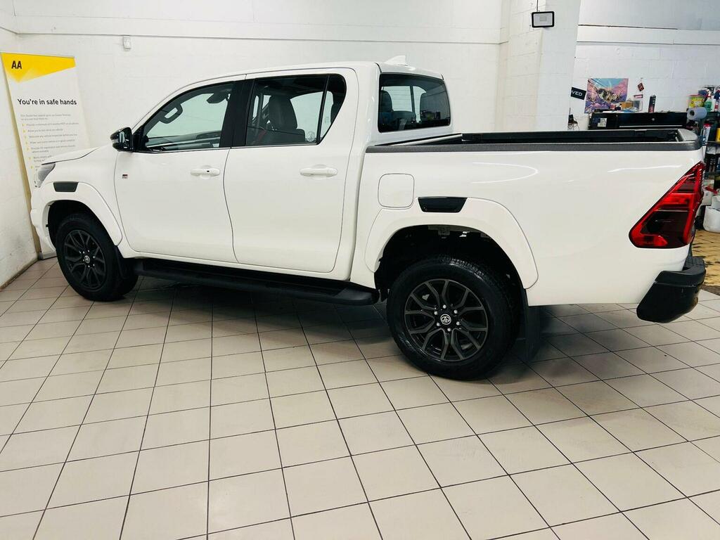 Toyota HILUX 2.8 D-4d Gr Sport Pickup Double Cab Aut White #3