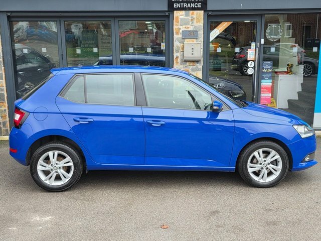 Skoda Fabia 2020 1.0 Se Hatchback Euro 6 S GL70YPG Blue #3