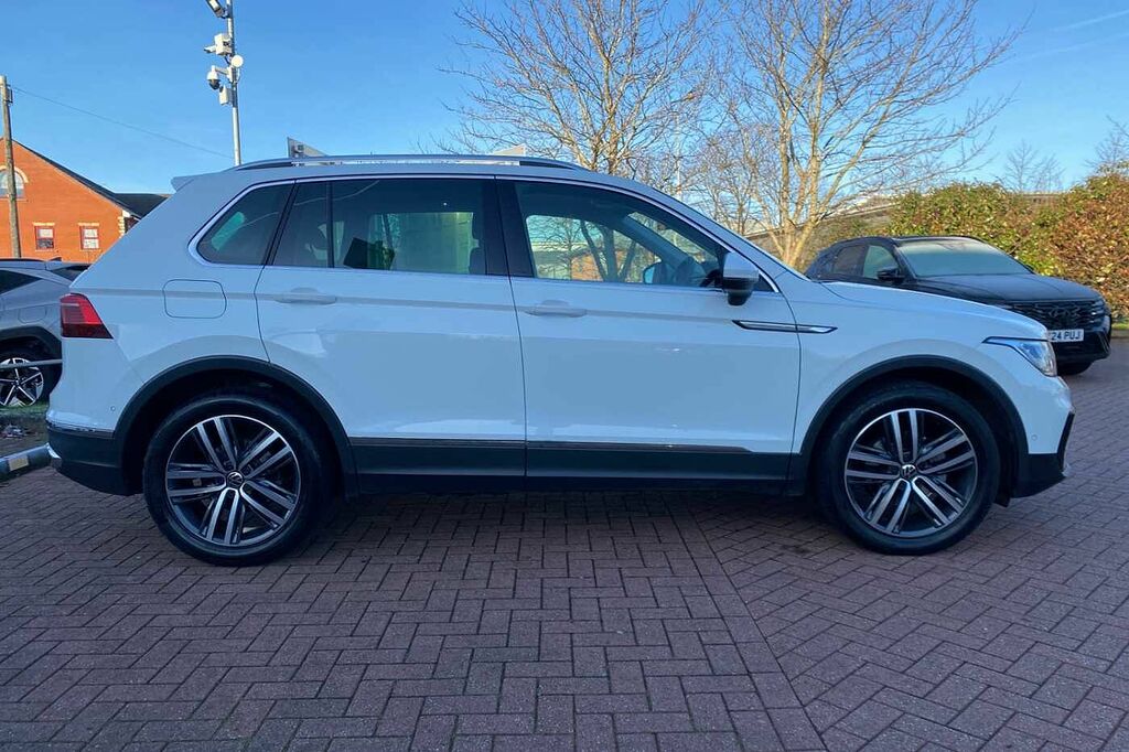Volkswagen Tiguan 1.5 Tsi 150 Elegance Dsg FN73POU Black #3