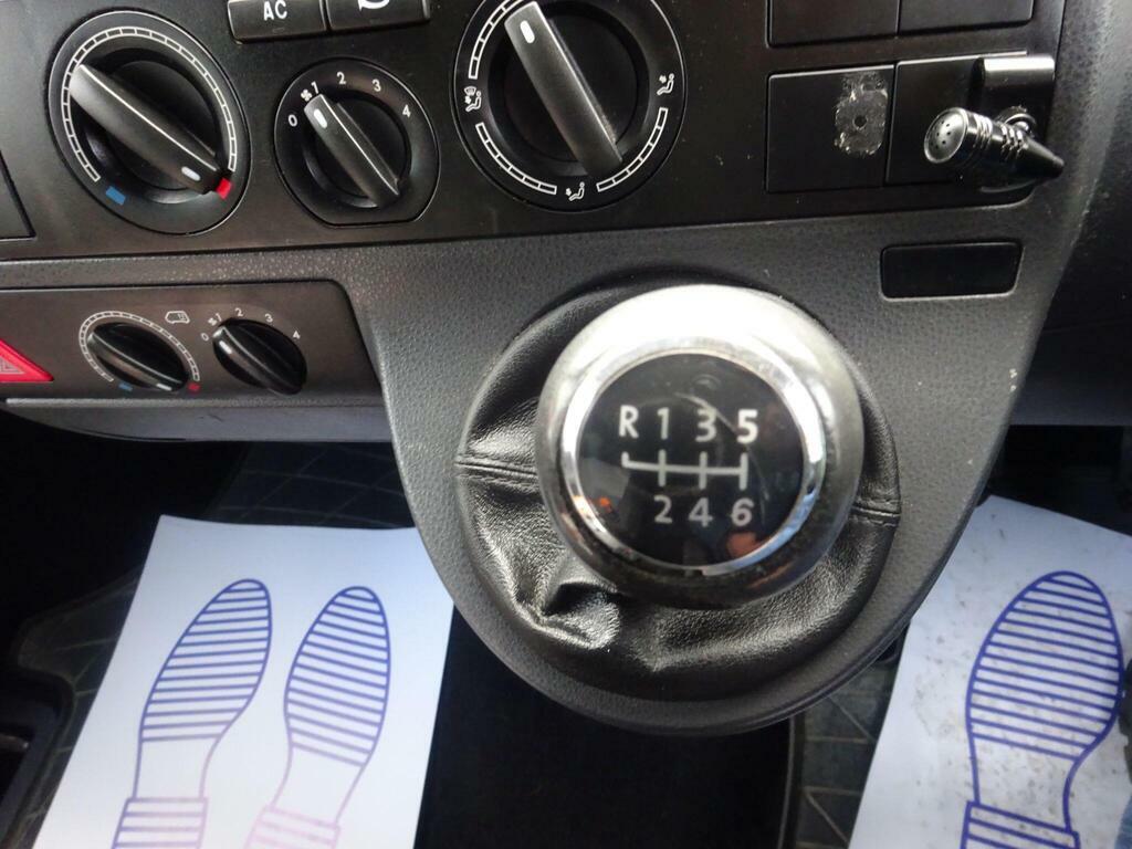 Volkswagen Caravelle 2.5 Executive Tdi Black #19