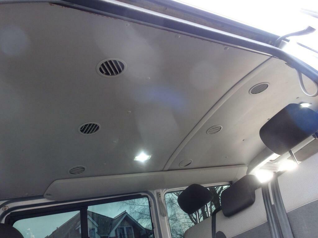 Volkswagen Caravelle 2.5 Executive Tdi Black #35