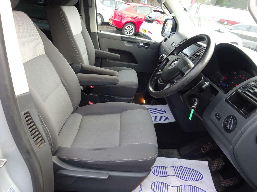 Volkswagen Caravelle 2.5 Executive Tdi Black #17