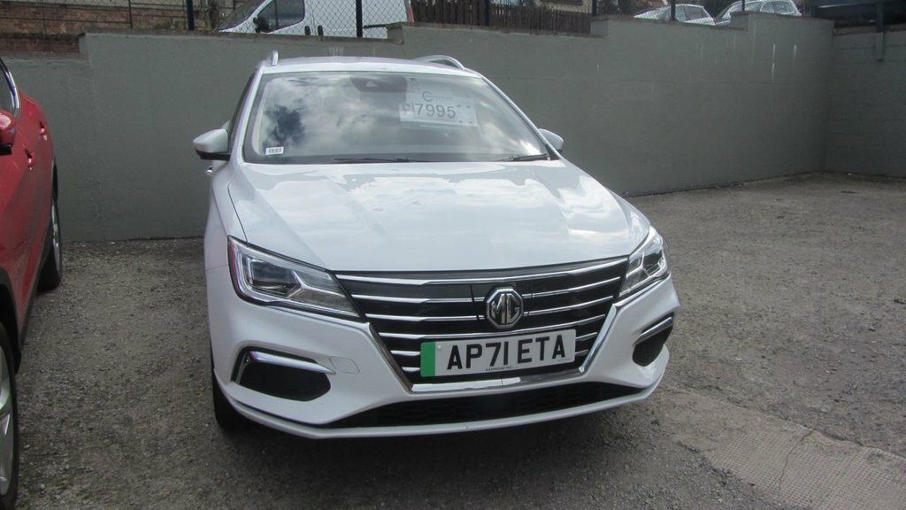 MG MG5 Estate White