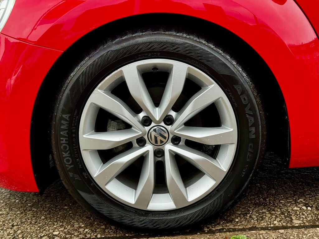 Volkswagen Beetle Hatchback White #27