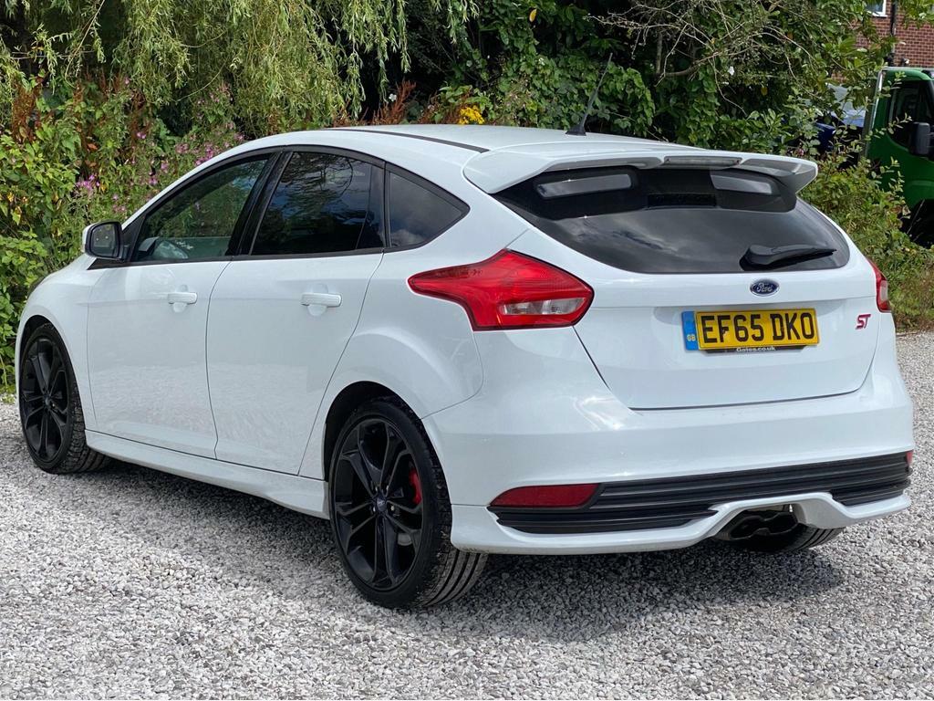 Ford Focus 2.0T Ecoboost St-2 Euro 6 S S EF65DKO White #4