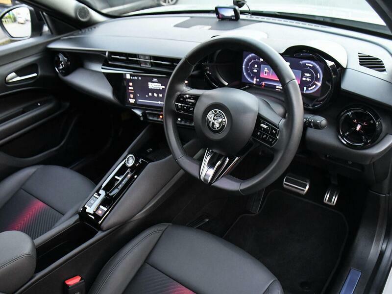 Alfa Romeo Junior 54Kwh Elettrica Speciale Black #3