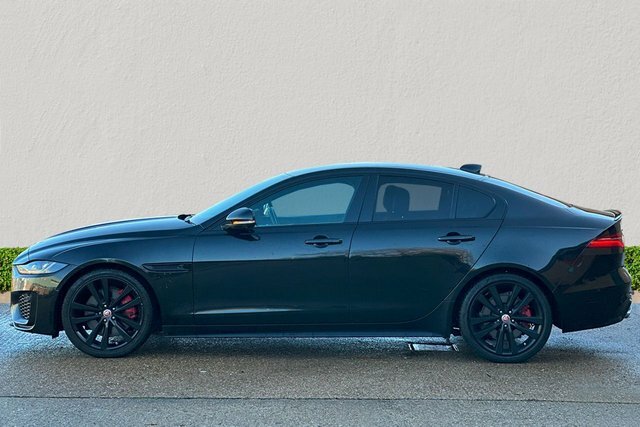 Jaguar XE 2.0 D200 Mhev R-dynamic Black Saloon Au Black #4
