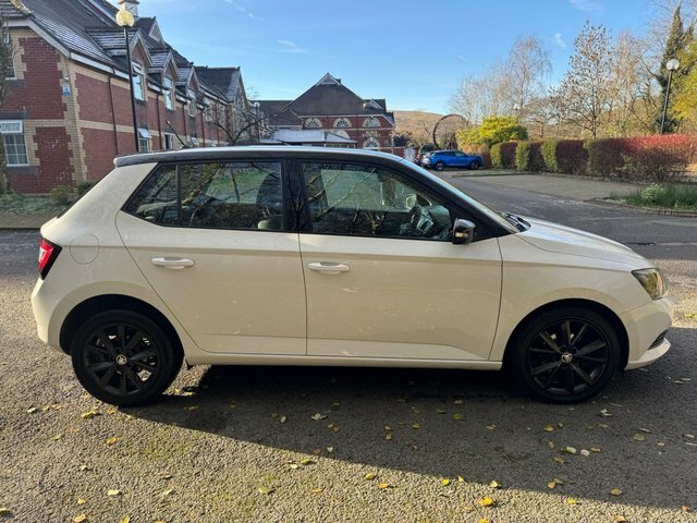 Skoda Fabia Hatchback FE67YNZ White #2