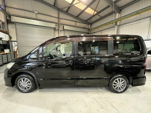 Nissan Serena Estate White #4