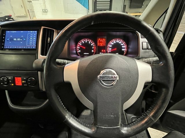 Nissan Serena Estate White #18