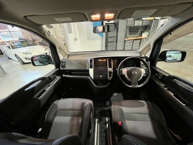 Nissan Serena Estate White #12