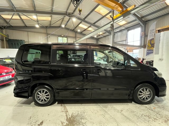 Nissan Serena Estate White #2