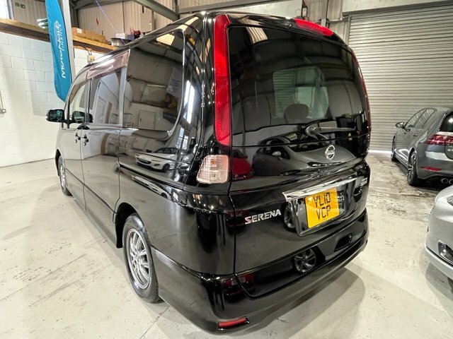 Nissan Serena Estate White #3