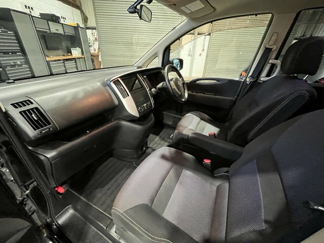 Nissan Serena Estate White #15